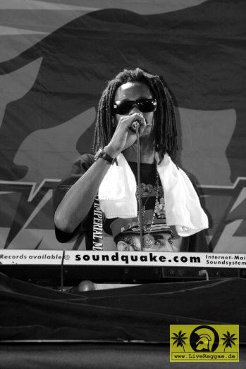 General Levy (UK) with The Small Axe Soundsystem 21. Summer Jam Festival - Fuehlinger See, Koeln - Yellow Tent  14. Juli 2006 (7).jpg